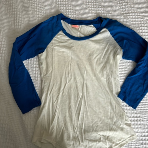 aritzia baseball tee - Picture 4 of 4